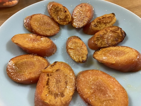 甘み旨みたっぷり！訳あり人参！栄養価コンテスト人参部門最優秀賞受賞！訳あり人参5kg 化学合成農薬・化学肥料・除草剤不使用！割れ　ヒビ　又割れ　傷　少々の虫食い　味は通常人参と同じ！　個性豊かな人参