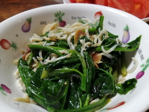 期間限定商品！葉が分厚い寒締めほうれん草。
トマトとの合わせ買いにも適応。