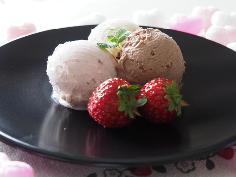 【母の日ギフト】ピスタチオ×いちご×自家製クッキー入りチョコのジェラートセット