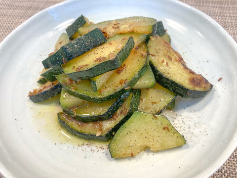 【お得なまとめ買い！！】ほぼ自然栽培！！夏が美味しい定番のズッキーニ！！