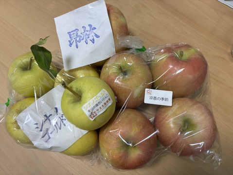 秋の色々なりんごを混ぜます！家庭用です😄
ジャムにも最適！