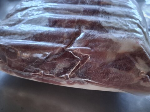 ジビエ　イノシシ　肩ロース　ブロック　1330ｇ