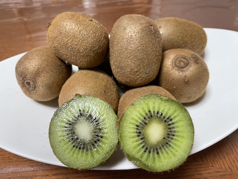 農薬・化学肥料不使用、　熟成で甘みが乗ってきたグリーンキウイS～Ｌサイズ２ｋｇ
