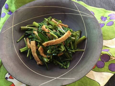 【栽培期間中　農薬不使用】炒めて良し、和えて良し、夏に頼れる空心菜（80サイズの箱に入るだけ）