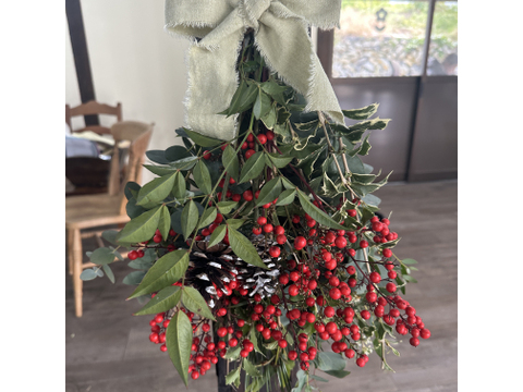 【クリスマス&正月用スワッグ】クリスマスからお正月まで長く楽しめる“和モダンスワッグ”季節をつなぐナチュラルスワッグ。縁起の良い素材が運気を整え、家に幸せを呼び込みます。後は吊るすだけ！