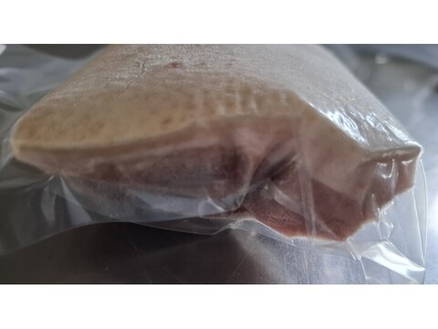 ジビエ　やわらか仔イノシシ【皮付き】ロース　ブロック　150g