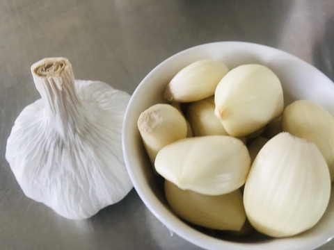 大人気!2021年産無添加むきにんにく(大小込)(1kg)