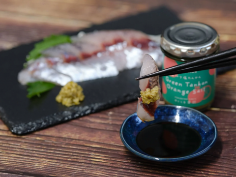 屋久島の新しい調味料「青切り塩たんかん」 柑橘の香りが食欲をそそります。（6個・箱なしエコ包装）