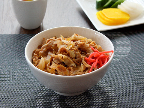 調味料や玉ねぎは全て国産品にこだわった「元気豚  豚丼の具」135ｇ×10食（2食入×5パック）