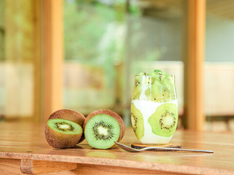 贈答用（特選品）キウイ　ミックスサイズ　1kg（約8～11個入） 370-1-1