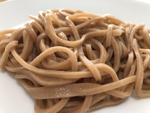 もっちもちの食感！自然栽培で育った玄米の旨味たっぷりのおいしい米めん（中太麺）100ｇ