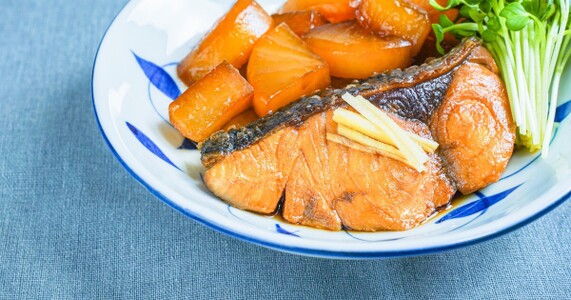 魚の煮物を美味しく仕上げる調味料の黄金比と火加減