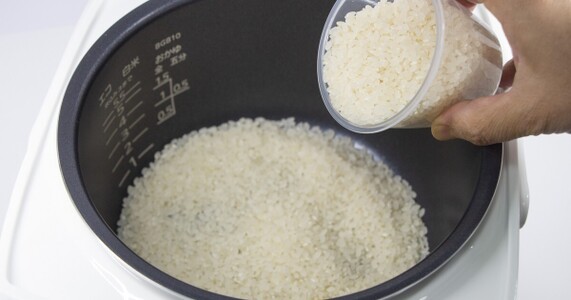 無洗米をおいしく炊く正しい水加減と吸水のコツ