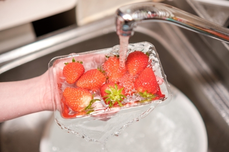 いちごの洗い方は？農薬の不安を解消し栄養を守る洗浄ルール