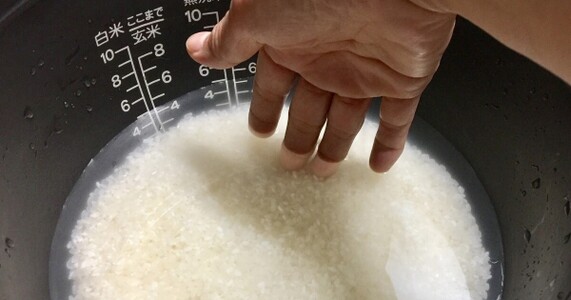 指で測る米の水加減｜炊飯器・鍋・土鍋の目安まとめ