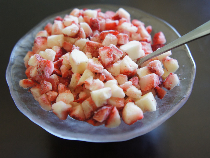 【夏ギフト】コロコロにダイスカット！完熟冷凍いちご「ぷち苺」1kg 熨斗対応可